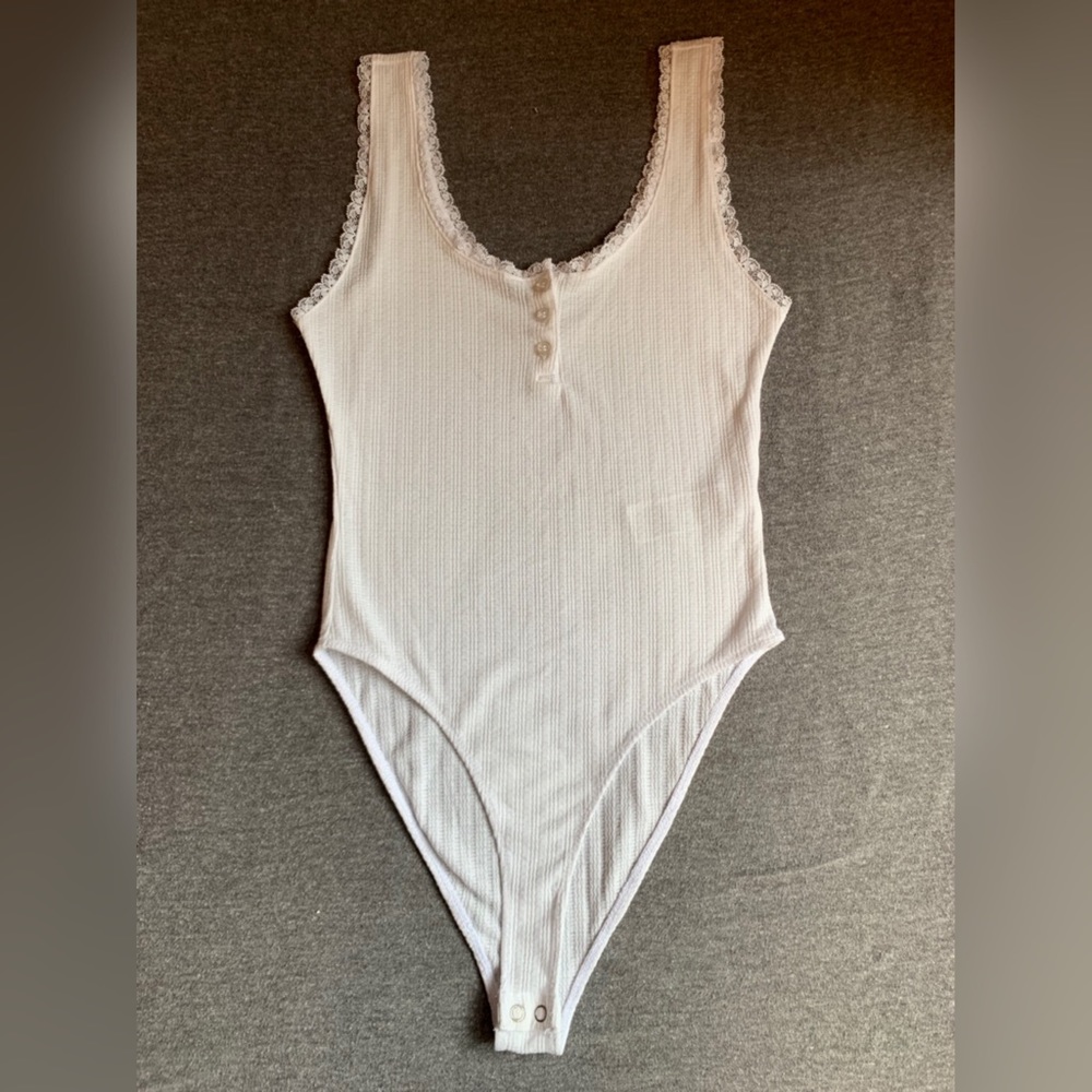 LACE TRIM BODYSUIT